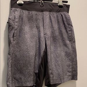 Men’s Lululemon shorts T.H.E. 9 “w/liner M